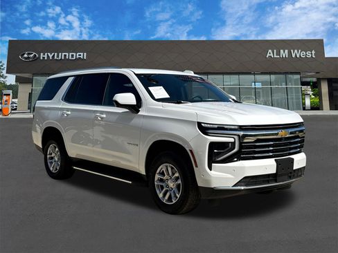 Used 2025 Chevrolet Tahoe LT AWD/4WD image 3