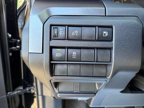 Used 2025 Toyota 4Runner SR5 AWD/4WD image 31
