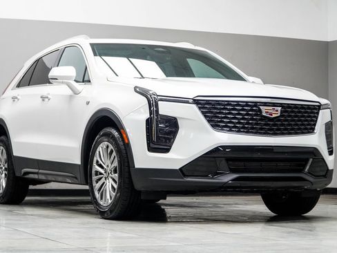 Used 2024 Cadillac XT4 Premium Luxury AWD/4WD image 4