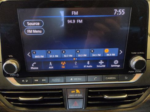 Used 2024 Nissan Altima 2.5 SV FWD image 25