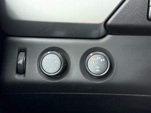 Used 2019 Chevrolet Tahoe 4WD image 17