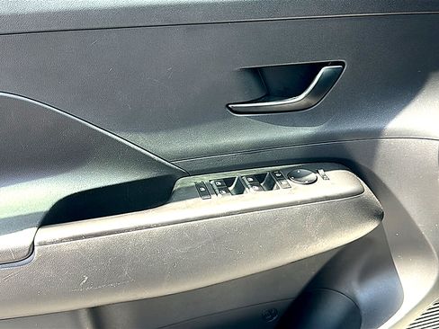 Used 2025 Hyundai Kona SEL FWD image 16