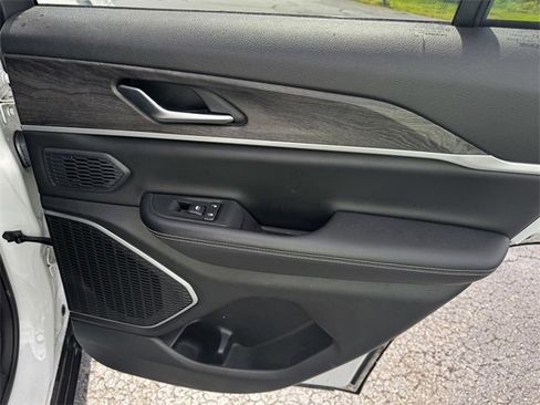 Used 2023 Jeep Grand Cherokee 4WD 4xe image 15