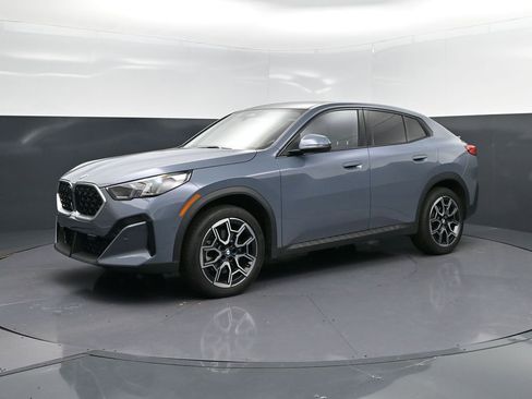 Certified 2025 BMW X2 xDrive28i AWD/4WD image 3