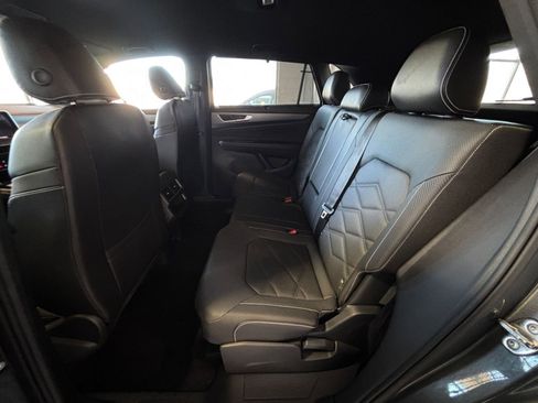 Used 2025 Volkswagen Atlas Cross Sport SE image 30