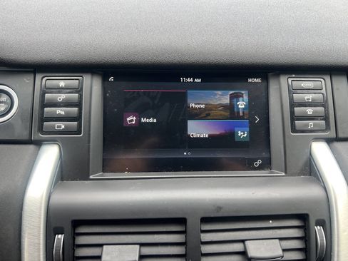 Used 2017 Land Rover Discovery Sport SE image 11