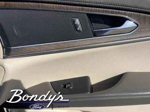 Used 2017 Lincoln MKX Reserve image 24