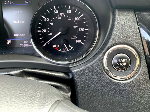 Used 2018 Nissan Rogue SV w/ Sun & Sound Touring Package image 20