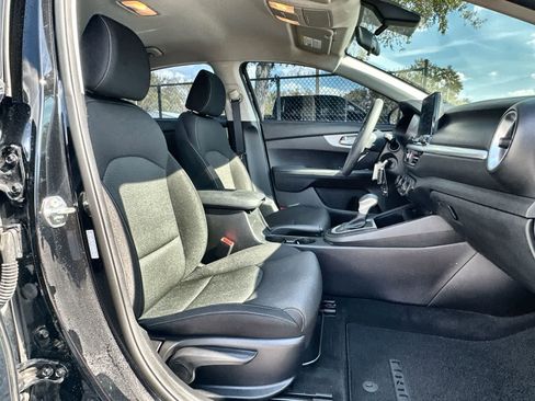 Used 2023 Kia Forte LXS image 9