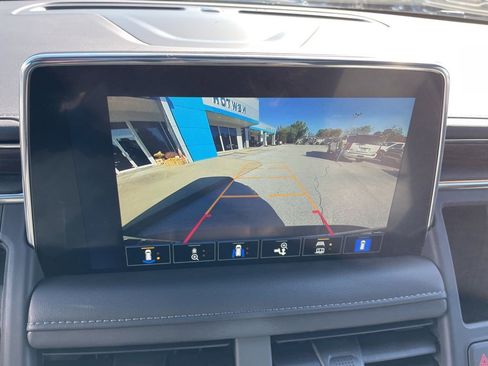 Used 2023 Chevrolet Suburban Z71 w/ Luxury Package image 12