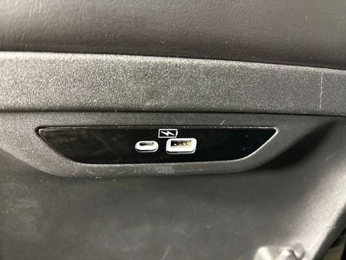 Used 2023 Chrysler Pacifica Limited image 37