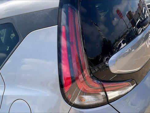 Used 2025 Kia Soul LX w/ LX Technology Package FWD image 29