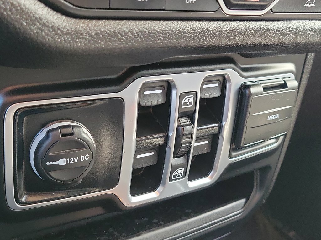Used 2025 Jeep Wrangler Unlimited Sport AWD/4WD image 18