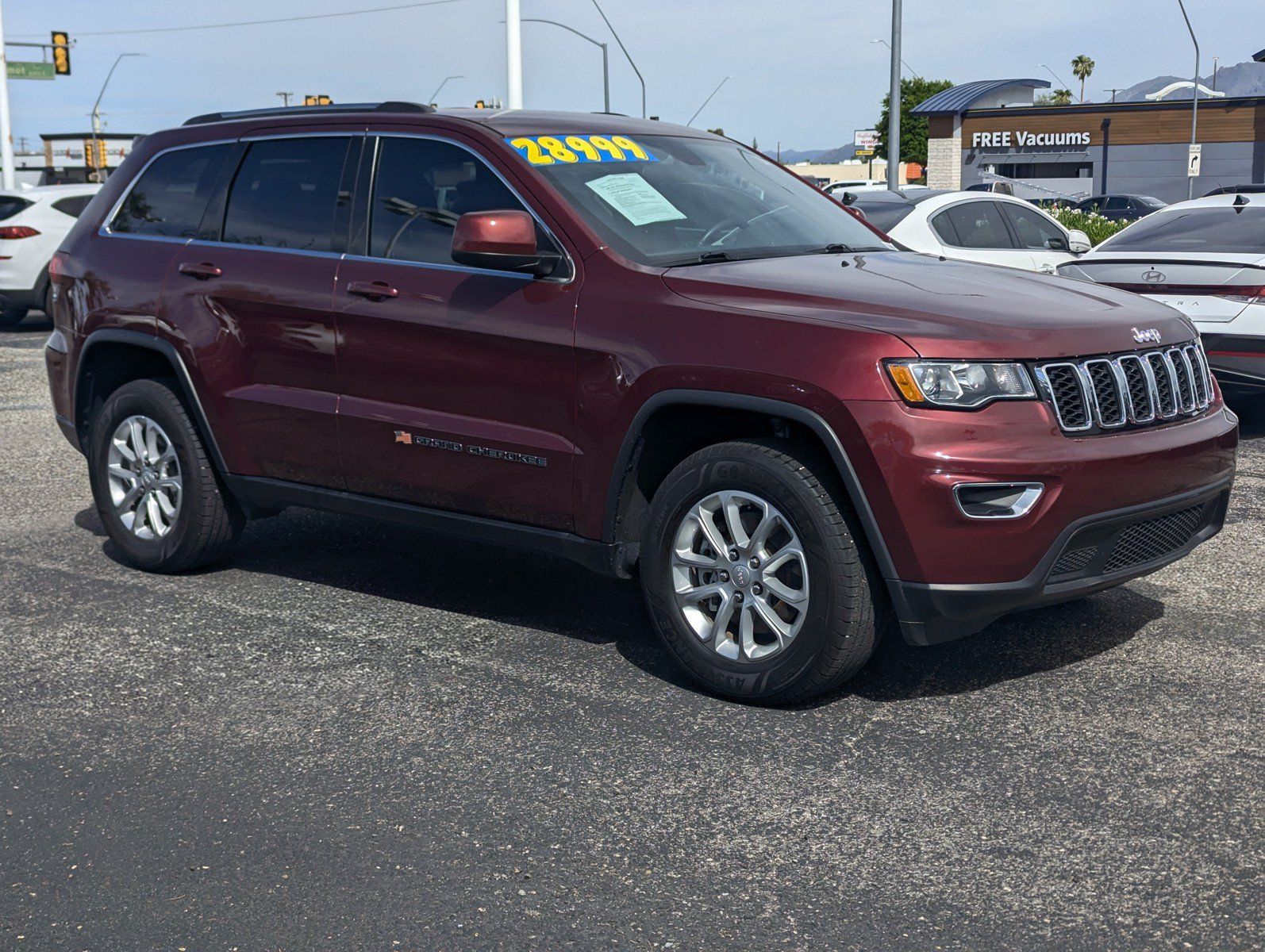 Used 2021 Jeep Grand Cherokee Laredo AWD/4WD image 1
