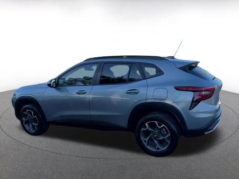 Used 2025 Chevrolet Trax LT image 10
