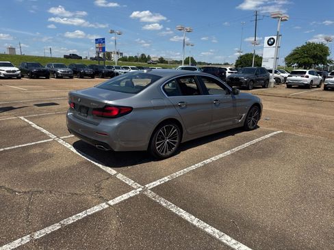 Used 2023 BMW 530e xDrive w/ Premium Package AWD/4WD image 5
