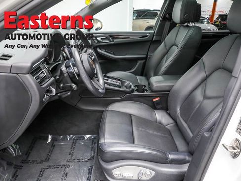 Used 2023 Porsche Macan T w/ Premium Package Plus image 7