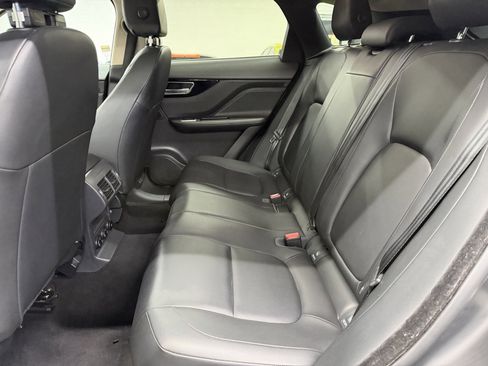 Used 2019 Jaguar F-PACE Premium image 22