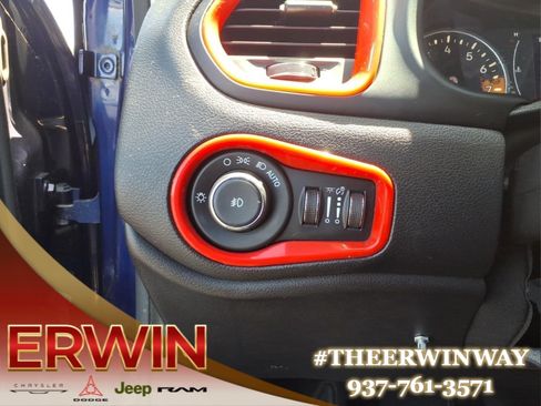 Used 2018 Jeep Renegade Latitude AWD/4WD image 15