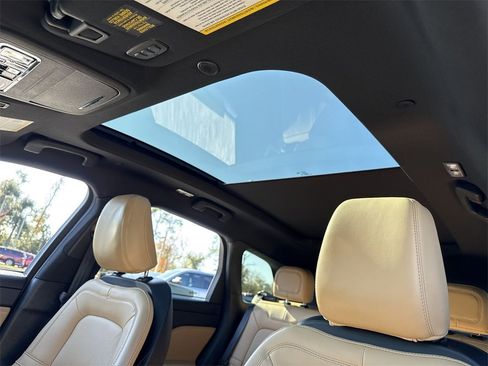 Used 2022 Lincoln Corsair Reserve w/ Equipment Group 201A image 16