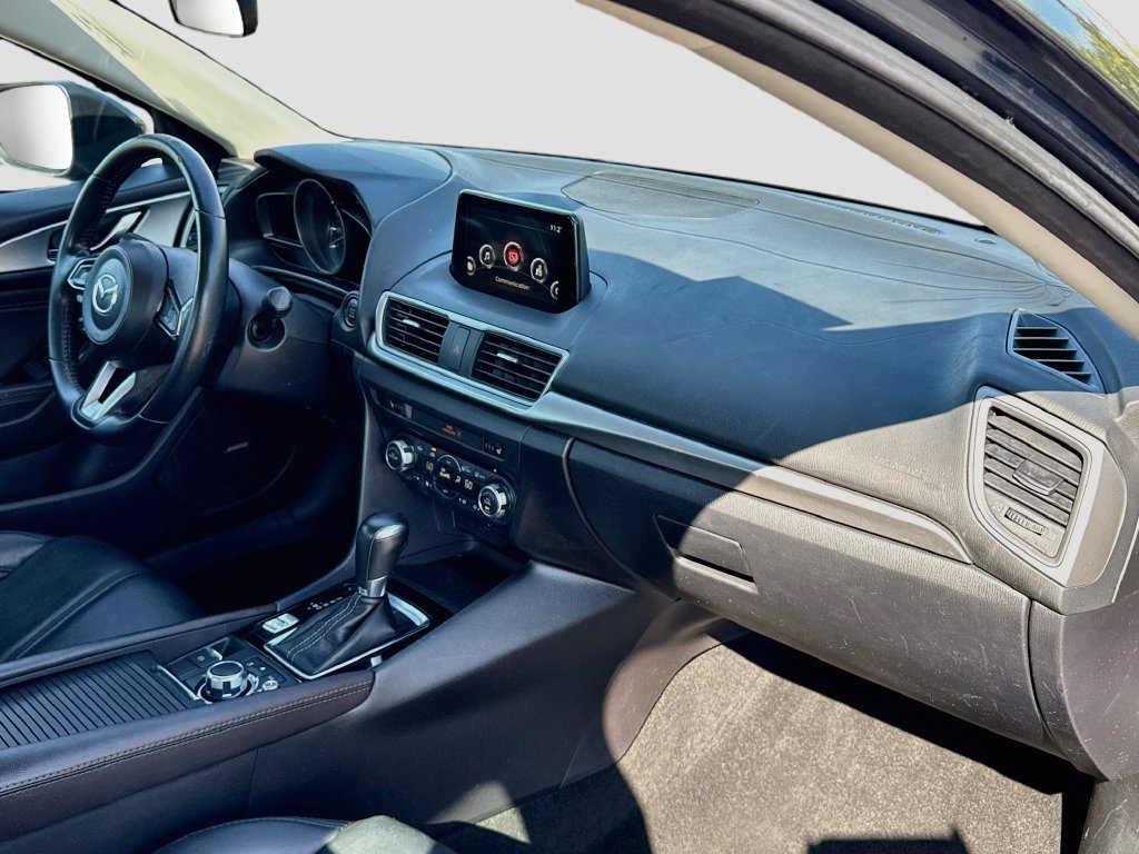 Used 2018 MAZDA MAZDA3 Touring FWD image 37