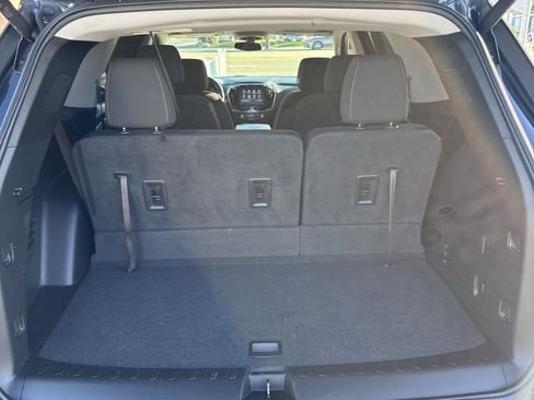 Used 2021 Chevrolet Traverse LT image 13