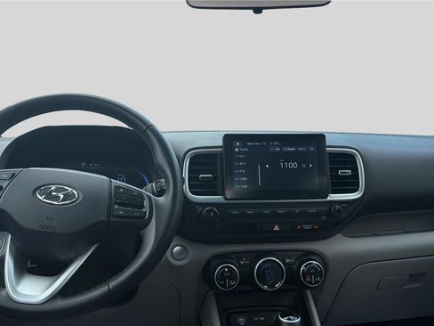 Used 2025 Hyundai Venue SEL FWD image 9
