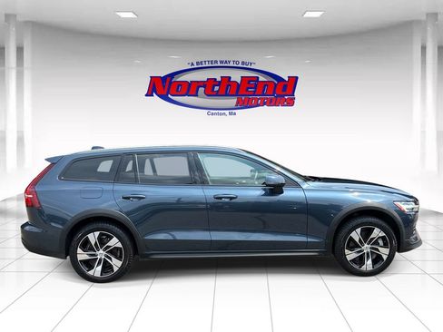 Used 2025 Volvo V60 B5 Cross Country Plus AWD/4WD image 8