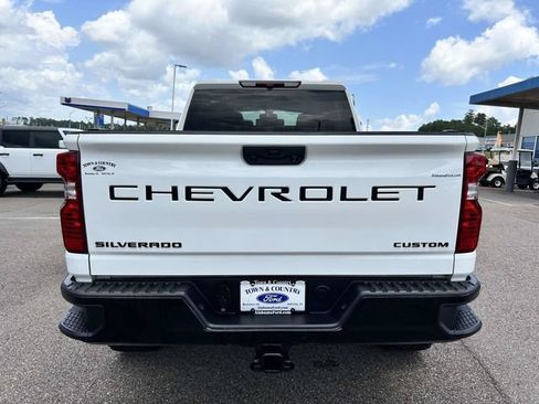 Used 2023 Chevrolet Silverado 2500 Custom w/ Custom Value Package AWD/4WD image 4