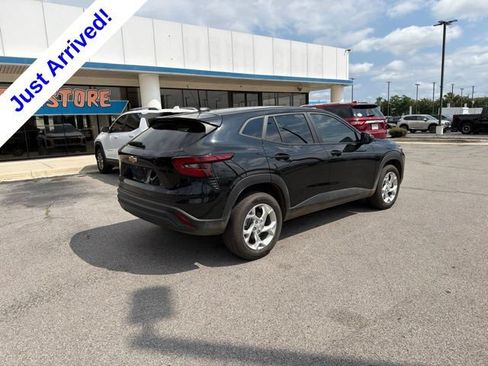 Used 2025 Chevrolet Trax LS w/ LS Convenience Package FWD image 3
