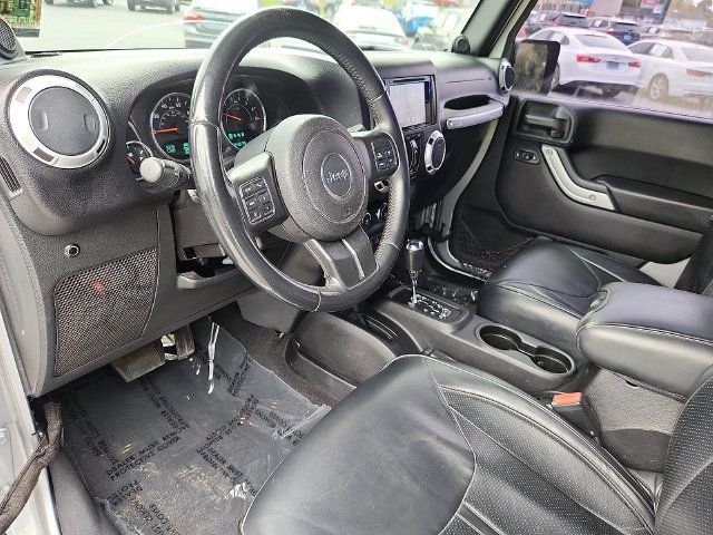Used 2014 Jeep Wrangler Unlimited Sahara w/ Connectivity Group AWD/4WD image 14