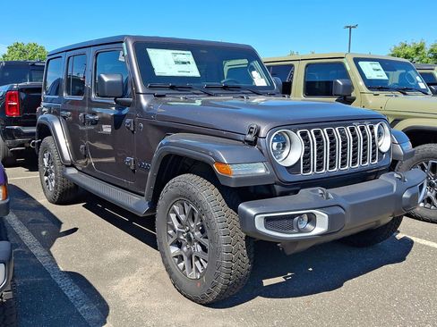 New 2026 Jeep Wrangler Unlimited Sahara AWD/4WD image 3