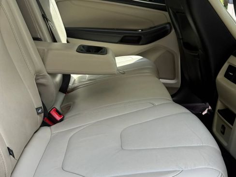 Used 2016 Ford Edge Titanium FWD image 12
