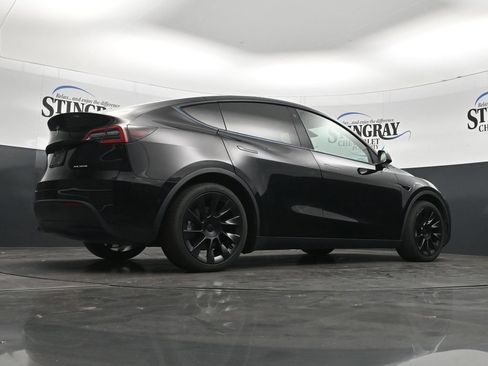 Used 2022 Tesla Model Y Long Range AWD/4WD image 32