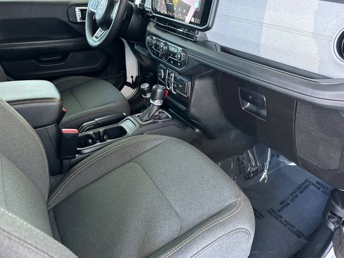 Used 2024 Jeep Wrangler Unlimited Sahara AWD/4WD image 20