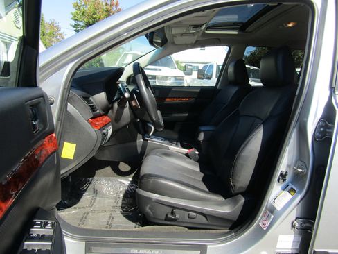 Used 2012 Subaru Outback 2.5i Limited image 12