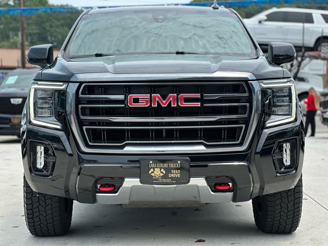 Used 2022 GMC Yukon XL AT4 AWD/4WD image 2
