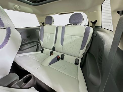 Certified 2025 MINI Cooper S image 17