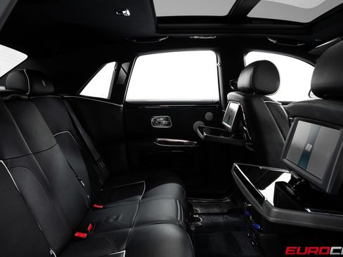 Used 2014 Rolls-Royce Ghost RWD image 38
