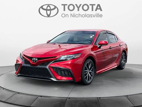 Used 2023 Toyota Camry SE FWD image 1