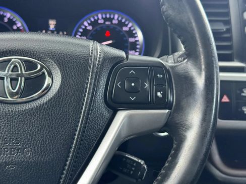 Used 2014 Toyota Highlander XLE AWD/4WD image 29