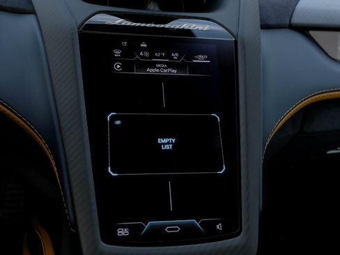 Used 2025 Lamborghini Revuelto image 34