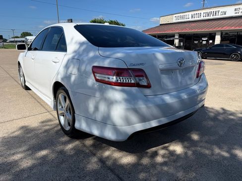 Used 2011 Toyota Camry SE FWD image 5