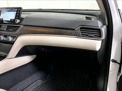 Used 2022 Honda Accord Touring image 16