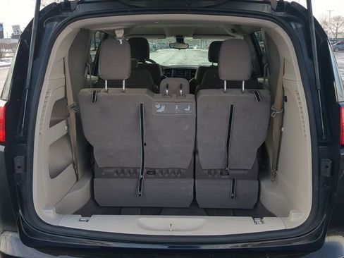 Used 2017 Chrysler Pacifica LX image 16