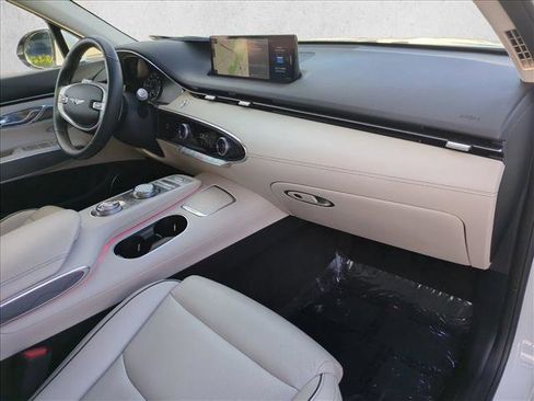 Used 2022 Genesis GV70 2.5T w/ Advanced Package image 22