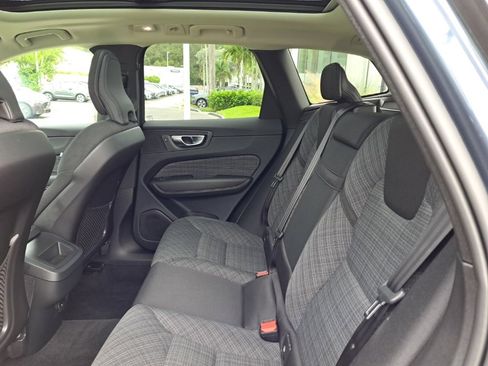 Used 2023 Volvo XC60 B5 Core image 8