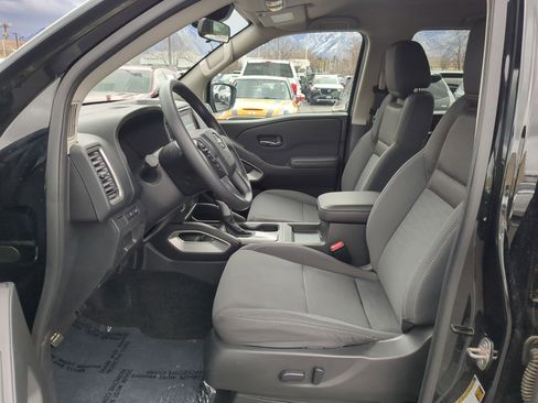 Used 2024 Nissan Frontier SV image 26