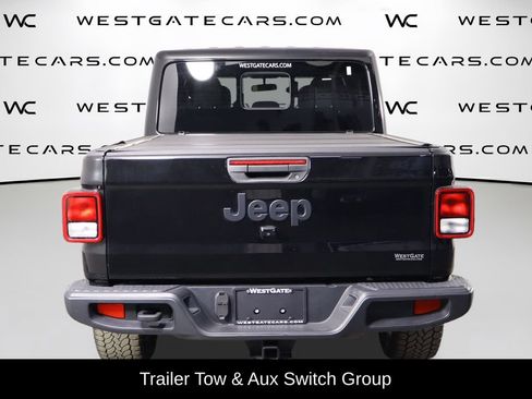 Used 2025 Jeep Gladiator Mojave AWD/4WD image 4