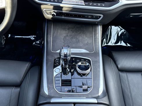 Used 2022 BMW X7 xDrive40i w/ Executive Package image 22